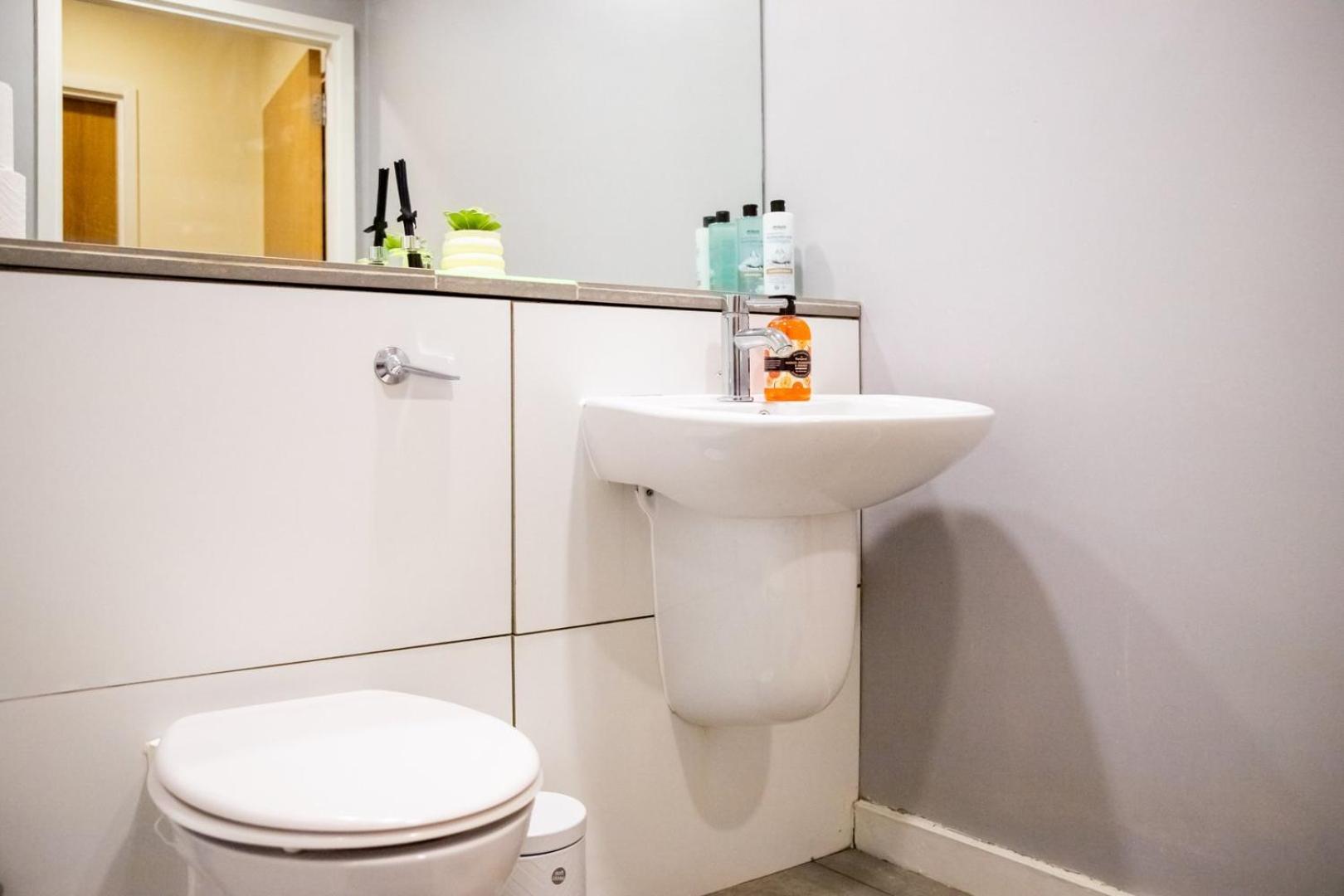 Leeds Vibrant 2 Bedroom Sleeps 4 외부 사진